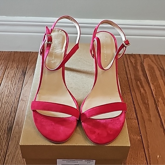 Anthropologie Gorgeous Red Heels - size 6.5 New in Box - Picture 2 of 6